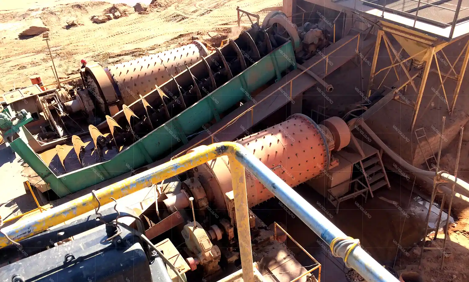 Trituradora de cono y bandas transportadoras en el proyecto de oro de Zimbabue