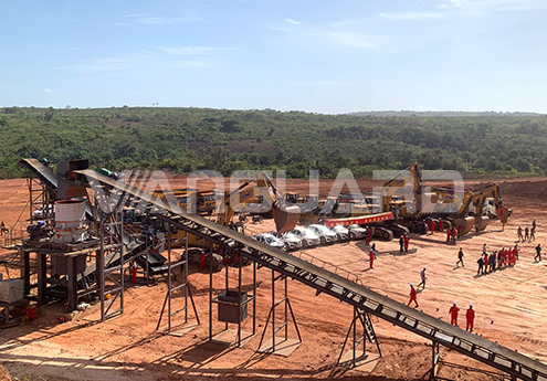 Línea de producción de trituración de piedra caliza de 100 T/h en Guinea