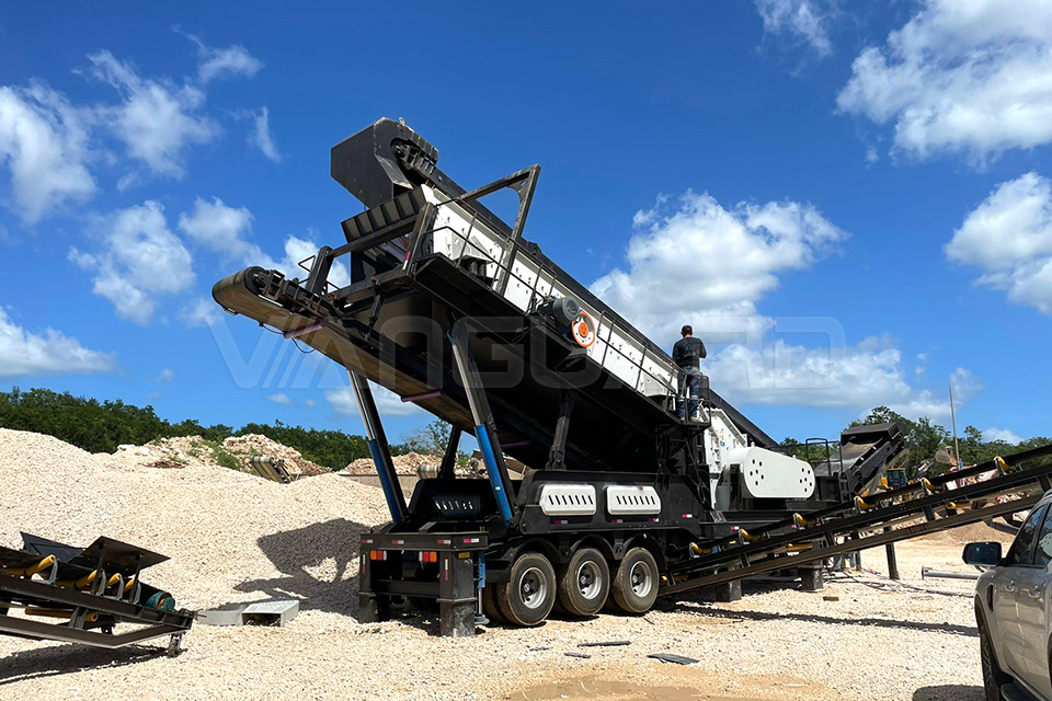 Línea de producción de planta trituradora móvil de piedra de río de 100 T/H en América del Sur